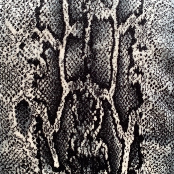 90s VINTAGE | Velvet Python Top - Picture 5 of 7